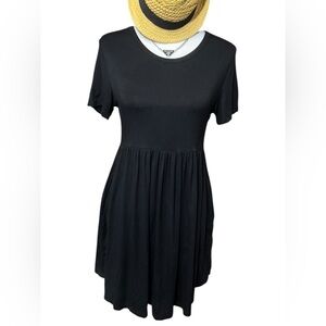 ✨ Classic Black Dress w/ Pockets – Women’s Medium – Effortless Style & Comfort